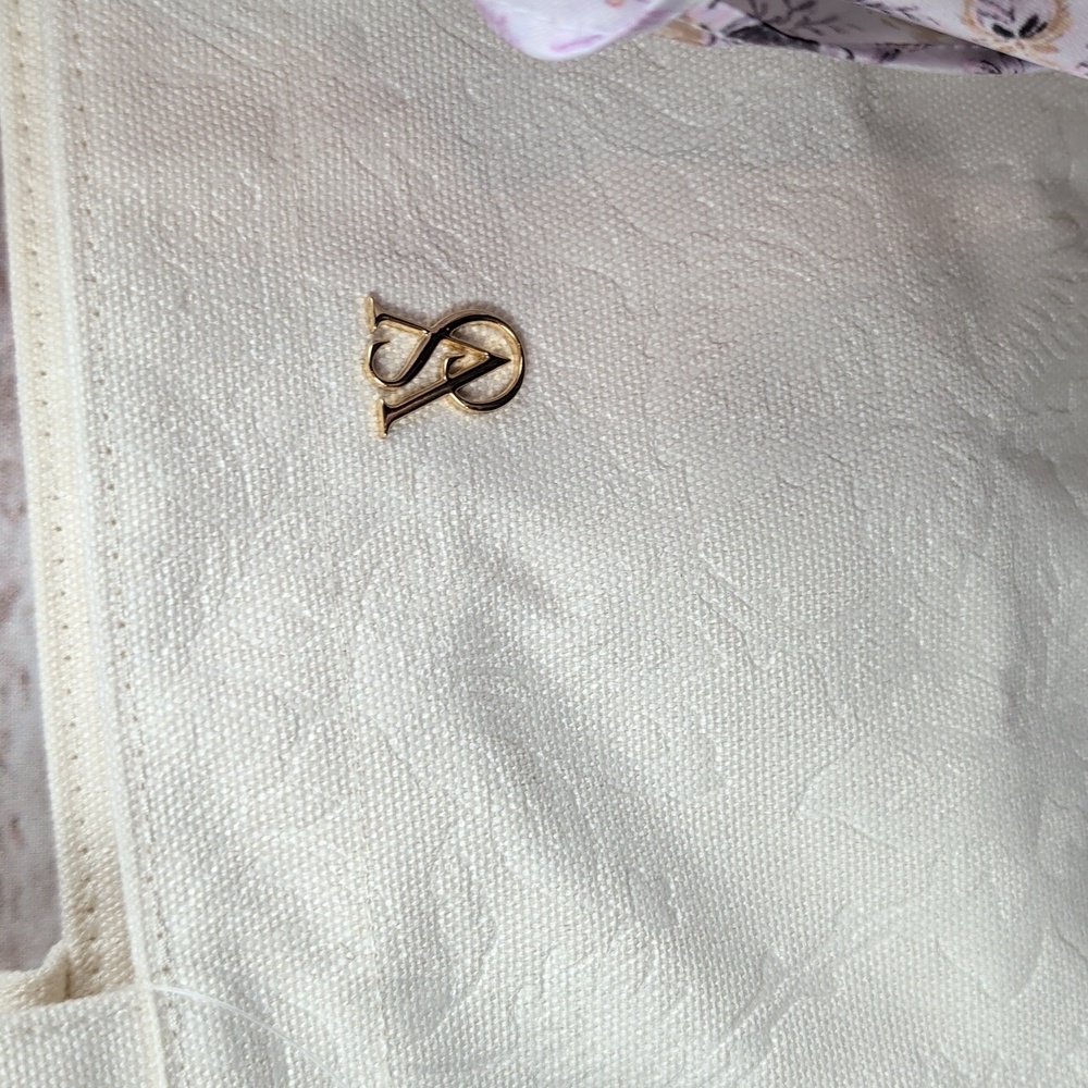 Victoria's Secret Ivory Floral-Embossed Tote Bag w/ Scarf Logo Bag Nwt - Picture 3 of 8